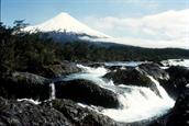 rivière Osorno et volcan Petrohué