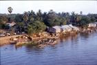 village au bord du Tonlé Sap