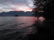 coucher de soleil sur le lac Maninjau